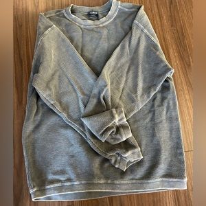 Pullover sweatshirt.